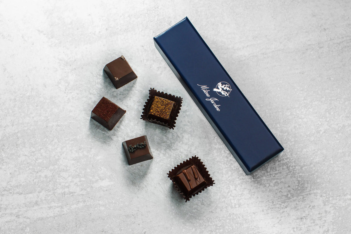 Live-by-Love--Chocolate-